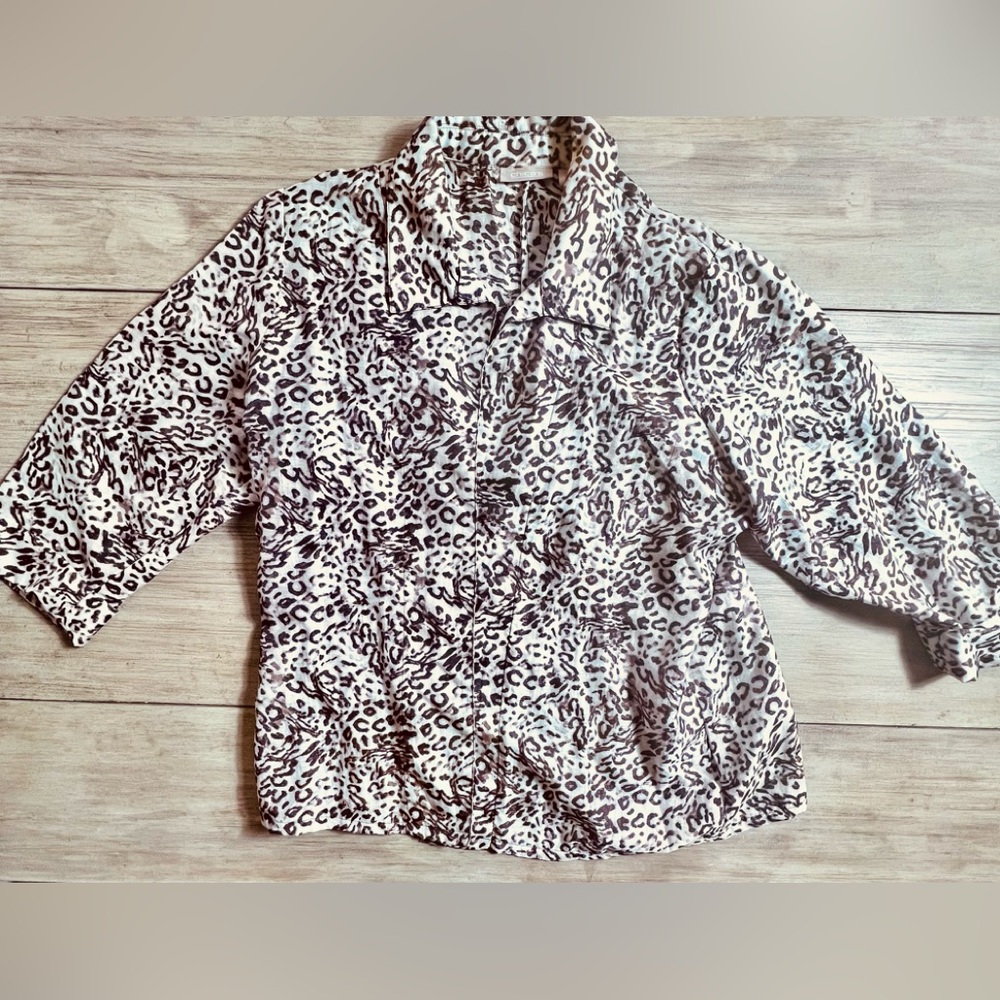 Chico's Black and Cream animal leopard  Print Blouse Shacket Sise 2 Medium